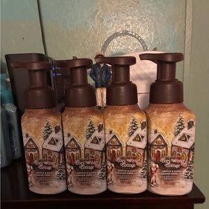NWT Bath & Body Works Cozy Winter Cottage Foaming Hand Soap Set (4)